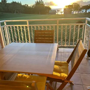 Grenade Les Pieds Dans L'eau Et Vue Caraibes Dans Magnifique De Sainte-Luce